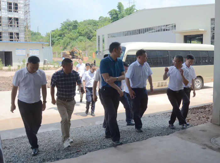 内江市市长李丹一行莅临乐动手机平台实业基地调研